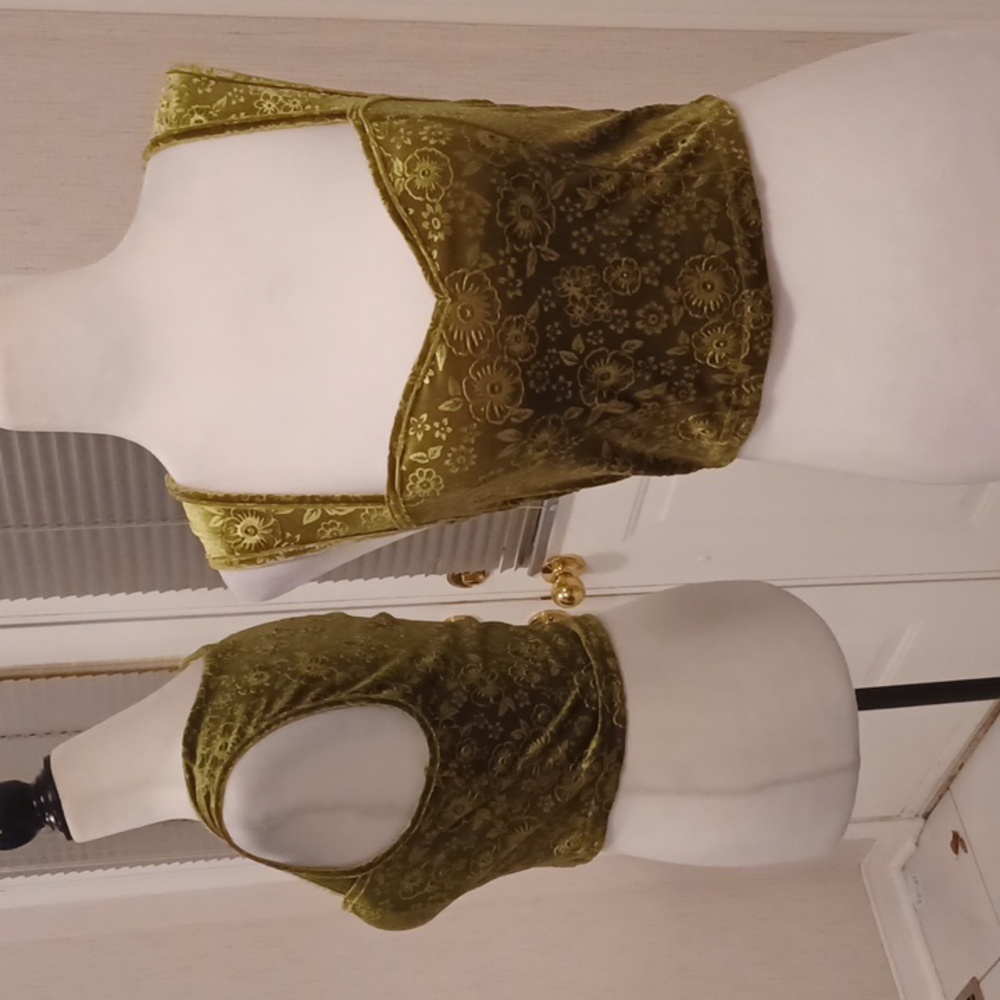 4/$80 Green Velour Floral Tank Top - Size Small